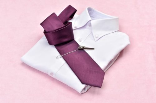 顔合わせのネクタイ 適切な色や夏でも必要かを解説 結婚式場探しブログ