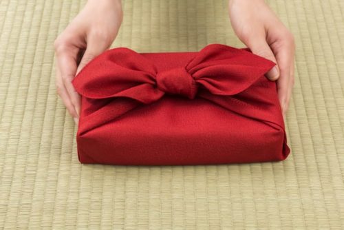 結婚挨拶の手土産の渡し方やタイミング 失敗しない方法 結婚式場探しブログ